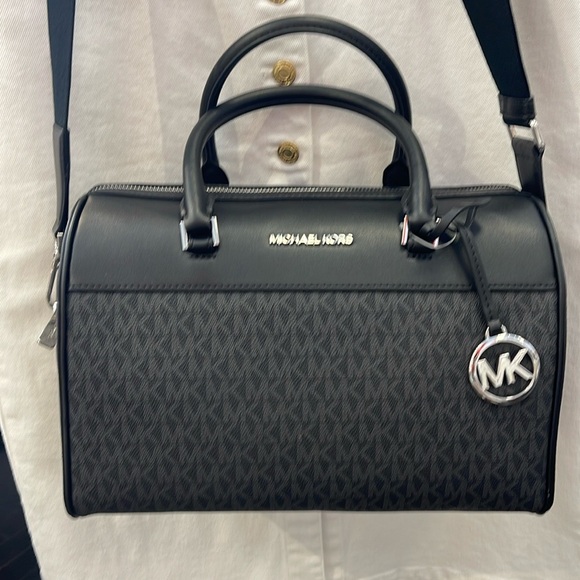 MICHAEL KORS TRAVEL MEDIUM DUFFLE SATCHEL / CROSSBODY BAG BLACK SIGNATURE COLOR - Picture 6 of 16